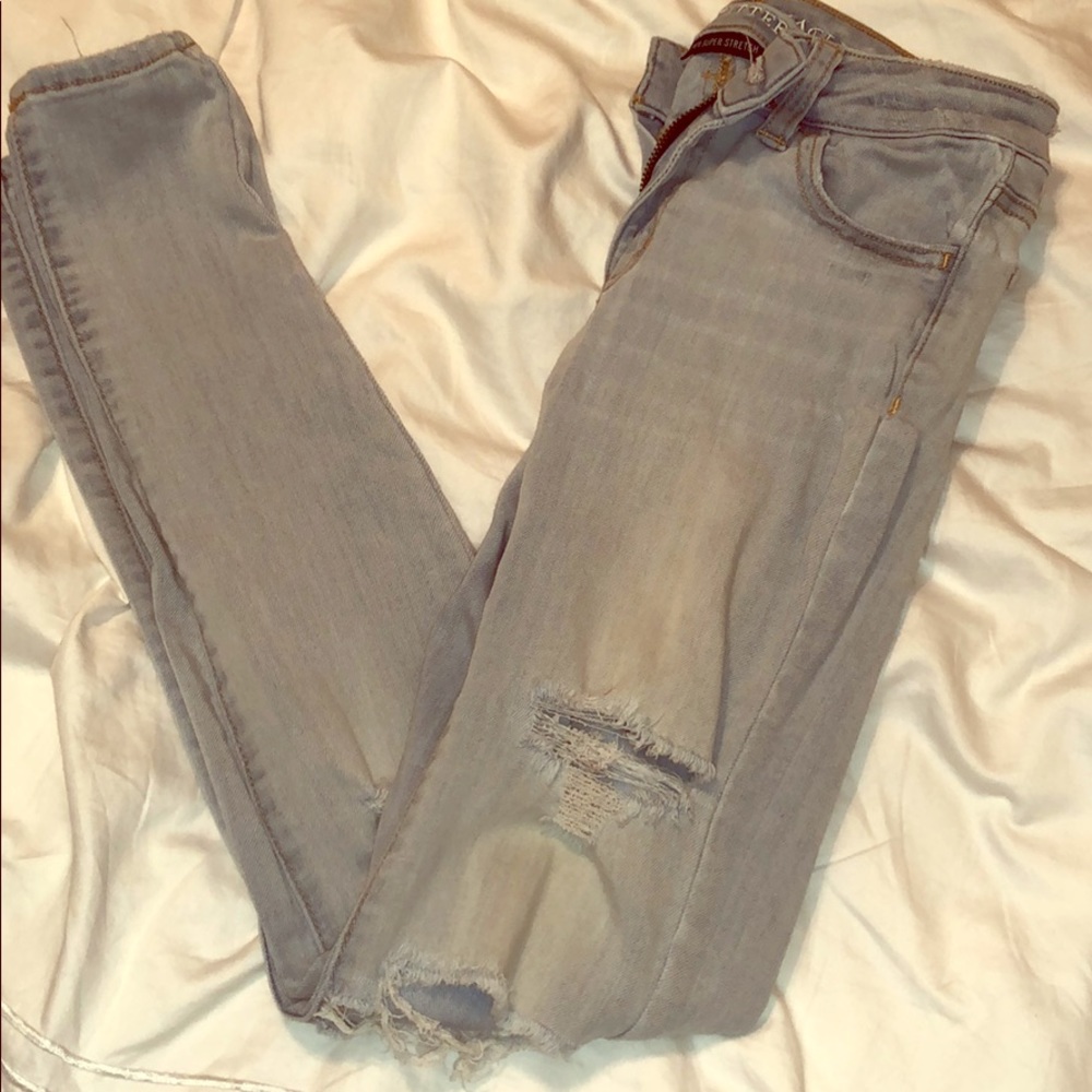 Light distressed American Eagle Jegging